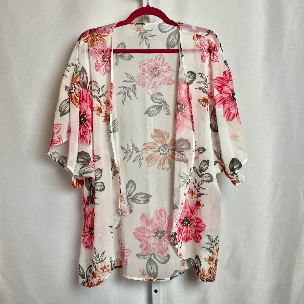 💙5/ $15 Womenʻs Pink and White Lightweight Floral Kimono | Cardigan OS